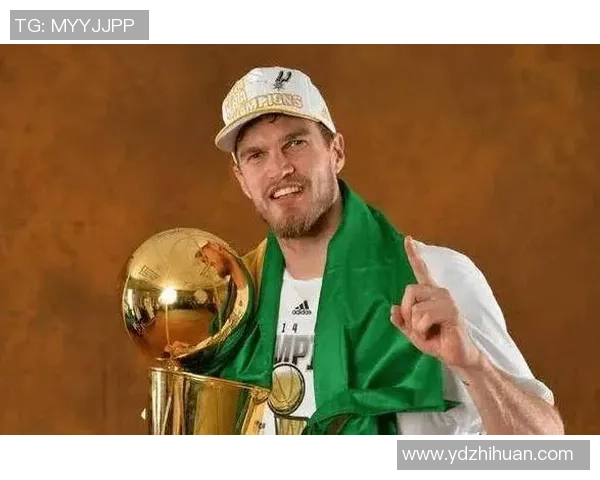 库里弧顶投篮造犯规 斯普利特挑战失败创主帅生涯新纪录 库里弧顶投篮造犯规 斯普利特挑战失败创主帅生涯新纪录